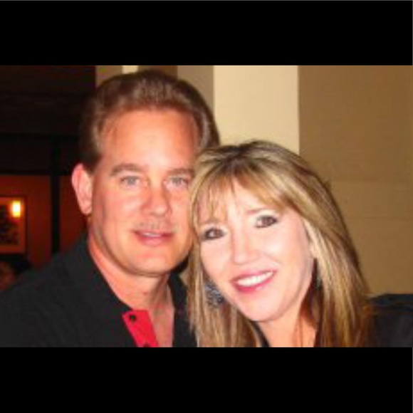 Meet your Posher, Lori - Picture 1 of 2